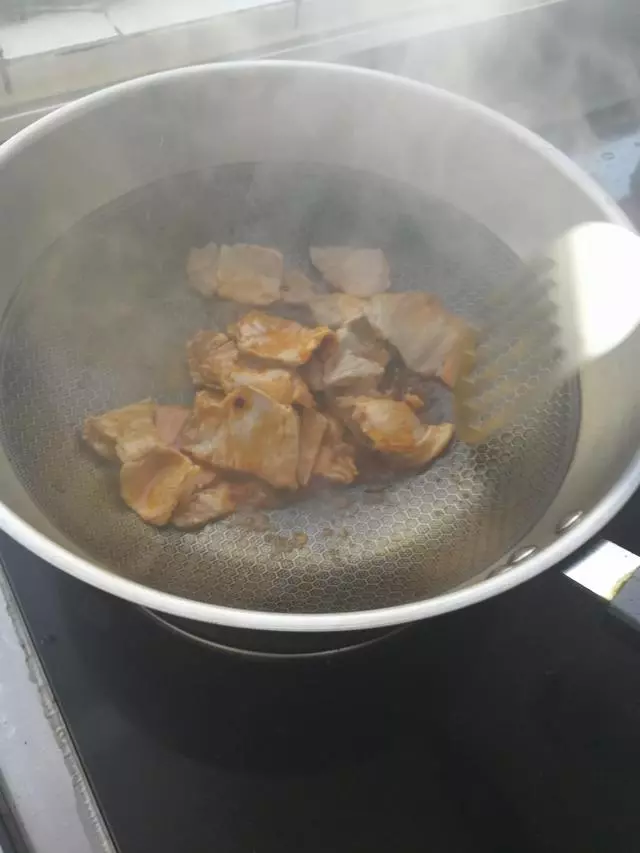 白菜燉豆腐,有人先炒白菜有人先炒豆腐都不是,這樣做鮮香入味