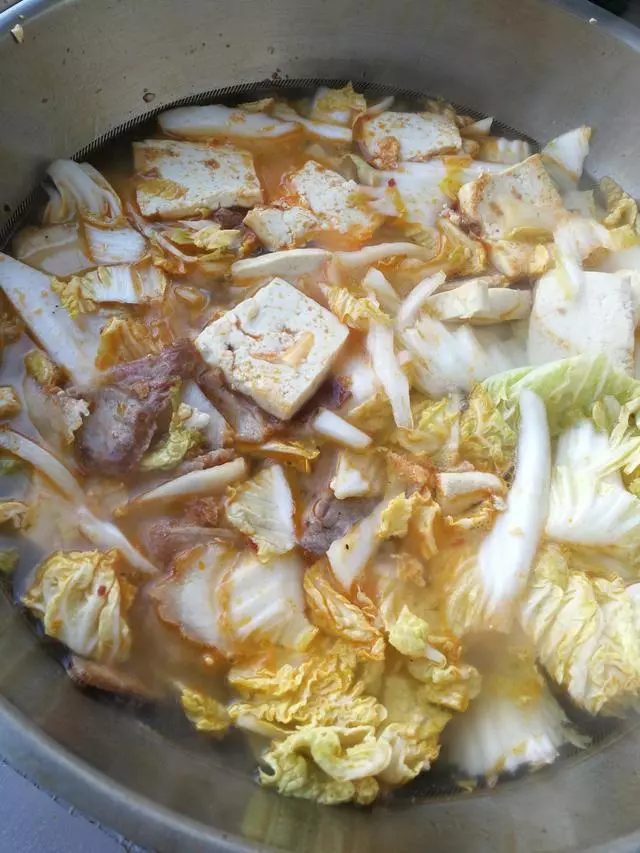 白菜燉豆腐,有人先炒白菜有人先炒豆腐都不是,這樣做鮮香入味