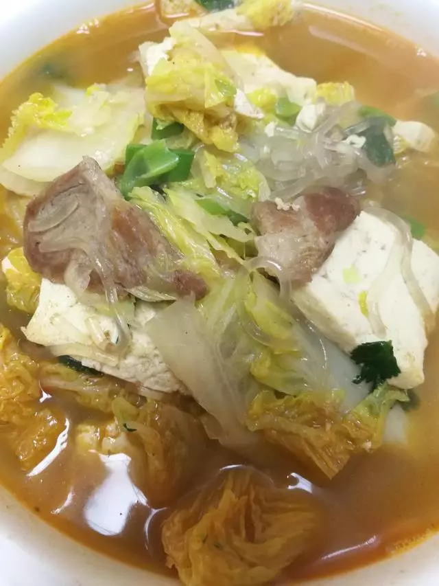 白菜燉豆腐,有人先炒白菜有人先炒豆腐都不是,這樣做鮮香入味