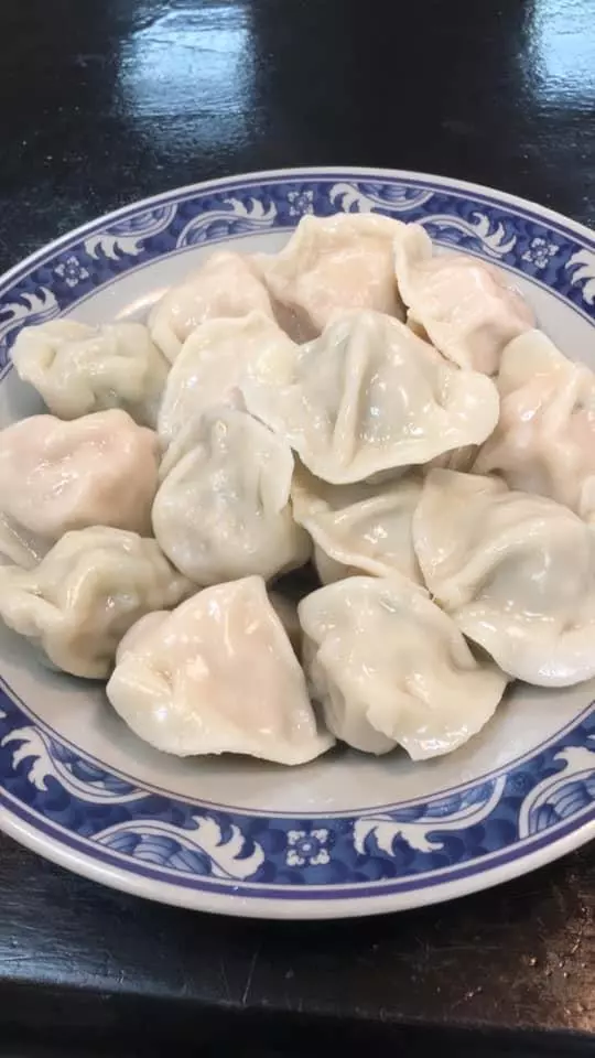 外出吃水餃,結帳後要離開時,老闆說了一句:『以後要常回家吃飯哦!』 網友:會不會吃著吃著就變老闆娘了