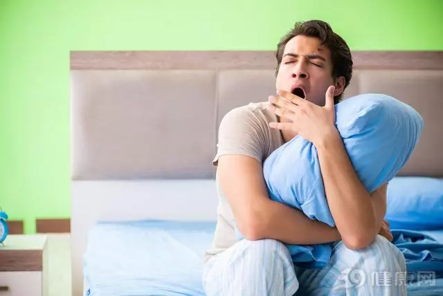 不管多晚睡,老是半夜就早醒?醫生說出3點原因