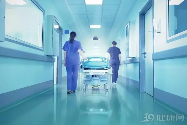 為什麼越來越多年輕人猝死?醫生揭露4大共性,趕緊避開