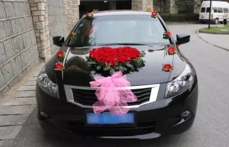 媽偏心弟弟,結婚媽給車又給房,我生了大病,弟弟把房和車都賣了