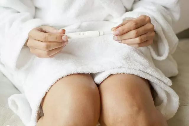 檢查證明是老婆不能生,隔天我提離婚,離完婚她一笑我毛了