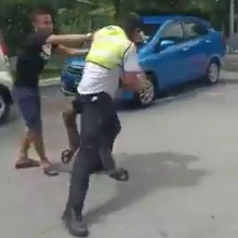 車停OKU不爽被鎖對保安人員發難 , 男子遭警抓進去了 !