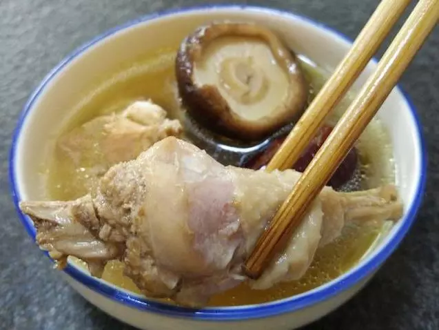 雞湯怎麼燉最好喝,「香菇紅棗雞湯」這道湯一定要多喝,遠離感冒增強免疫力!