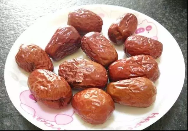 雞湯怎麼燉最好喝,「香菇紅棗雞湯」這道湯一定要多喝,遠離感冒增強免疫力!