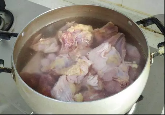 雞湯怎麼燉最好喝,「香菇紅棗雞湯」這道湯一定要多喝,遠離感冒增強免疫力!