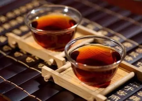 喜歡喝茶的老年人注意:喝太多濃茶,加速鈣流失、傷害腸胃和腎臟