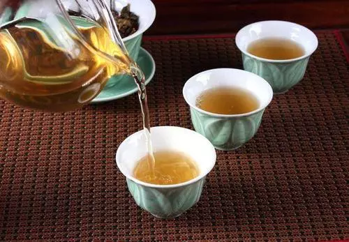 喜歡喝茶的老年人注意:喝太多濃茶,加速鈣流失、傷害腸胃和腎臟