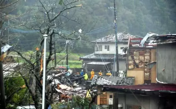日本網友吐槽:滅世級颱風,秋葉原女僕依然堅守,二次元賽高!