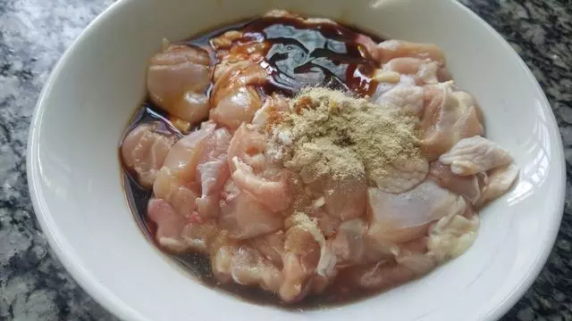 洋蔥燜雞腿,又香又好吃的一道下飯美食,做法簡單味道濃