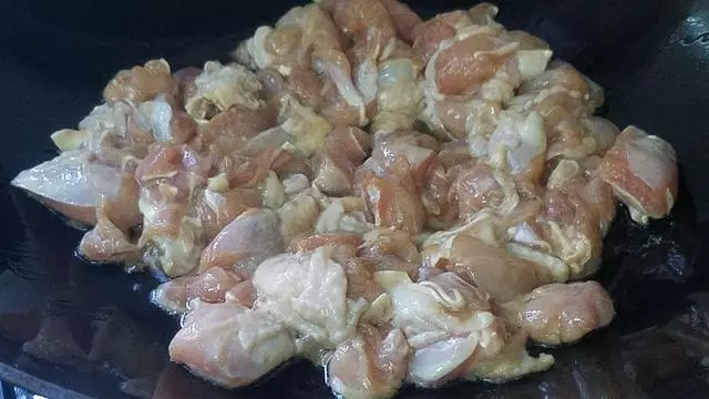 洋蔥燜雞腿,又香又好吃的一道下飯美食,做法簡單味道濃
