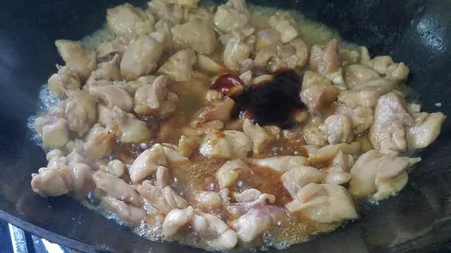 洋蔥燜雞腿,又香又好吃的一道下飯美食,做法簡單味道濃