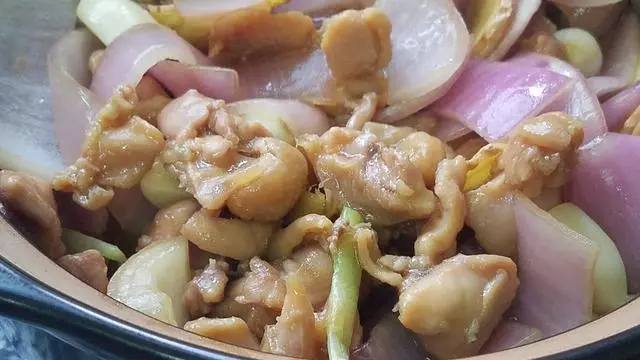 洋蔥燜雞腿,又香又好吃的一道下飯美食,做法簡單味道濃