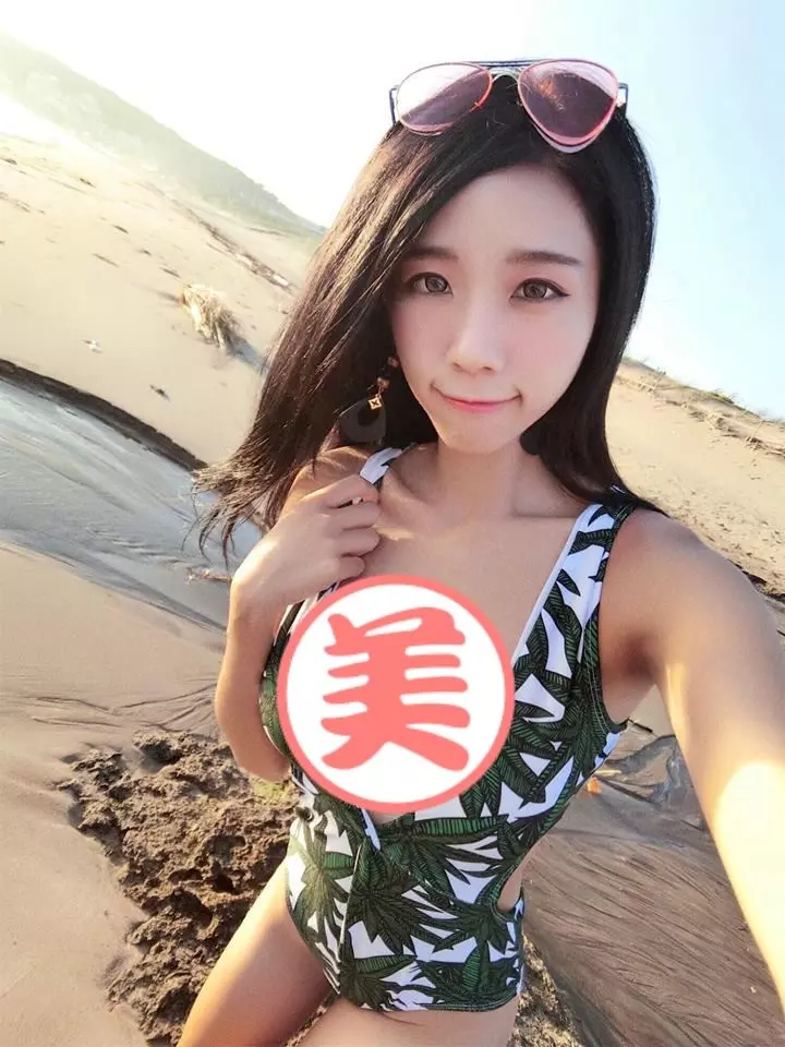 性感女騎士「張宇婷」火辣上衣配超短熱褲就上路,讓路人全都看傻了眼!