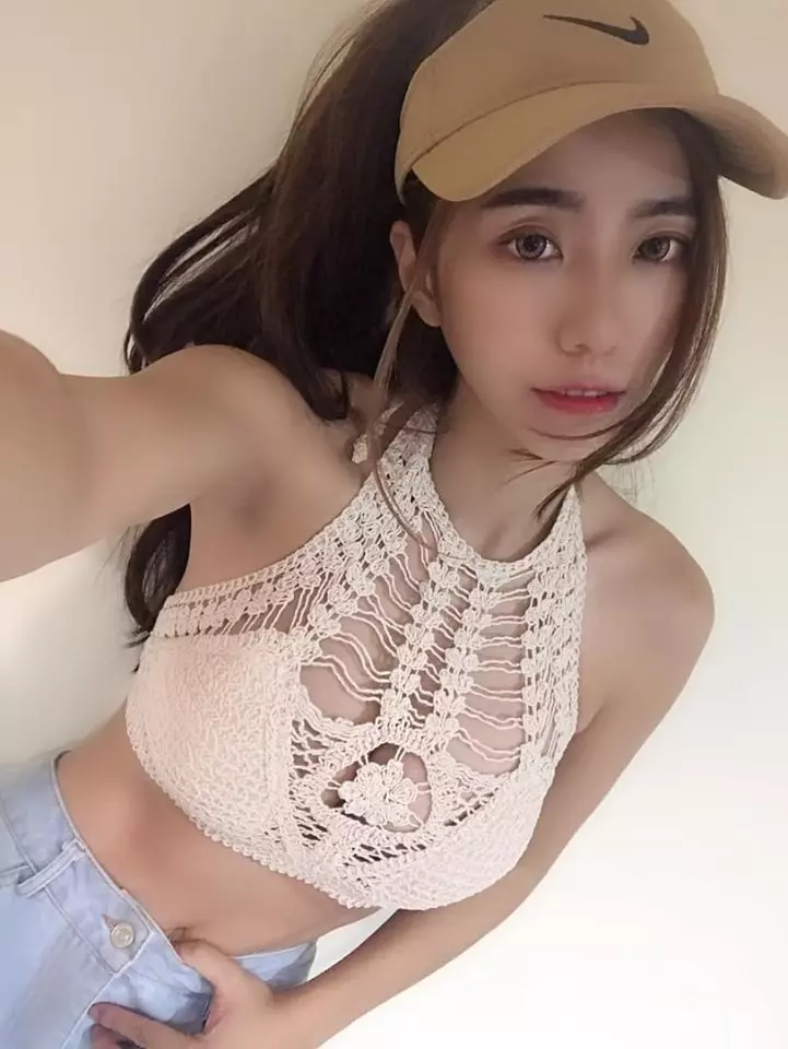 性感女騎士「張宇婷」火辣上衣配超短熱褲就上路,讓路人全都看傻了眼!