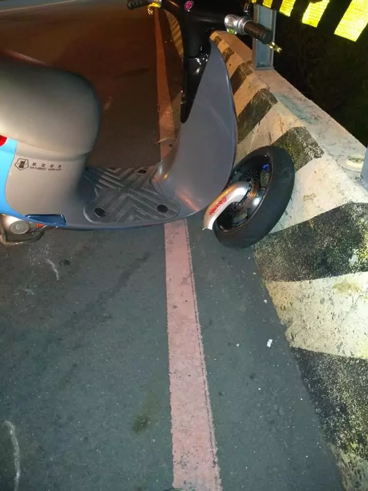 狗狗肉前搖臂無碰撞斷裂,原廠回應『車倒次數太多造成』! 車主無奈「你是認命了,還是想要訓練EQ」