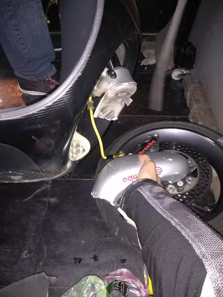 狗狗肉前搖臂無碰撞斷裂,原廠回應『車倒次數太多造成』! 車主無奈「你是認命了,還是想要訓練EQ」
