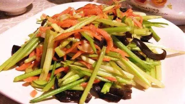 芹菜味美價廉,分享10種家常做法,吃的健康,還能多下飯