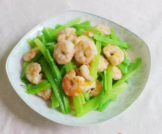 芹菜味美價廉,分享10種家常做法,吃的健康,還能多下飯