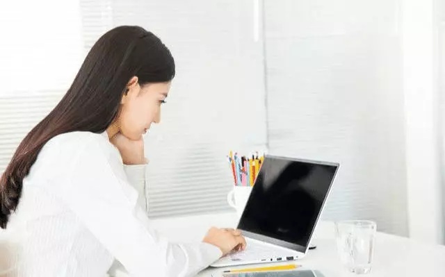 同事相親,女生點了4個菜1瓶酒,買單時同事說:別走那麼快 !