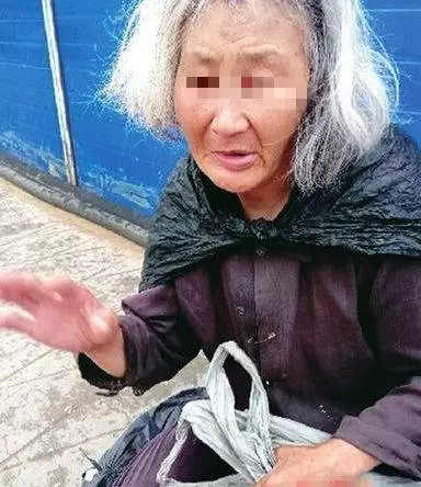 母親要飯養出富豪兒子,婚禮當天卻嫌棄拒之門外 !