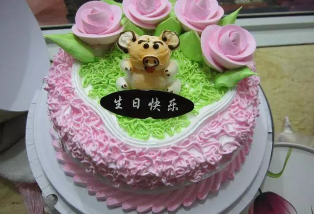 孩子辦滿月酒,公公當眾給兒媳一個大紅包,兒媳拆開紅包:「該離婚了」 !