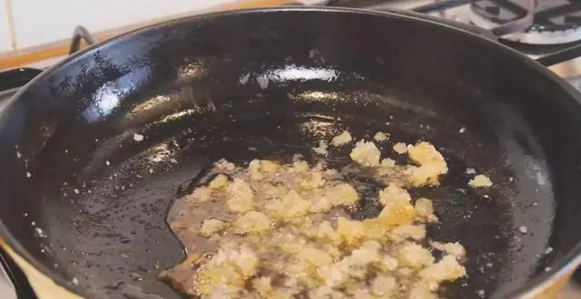 豬肉怎麼做紅燒?10年老廚師悄悄透露,冰糖和黃酒少不了