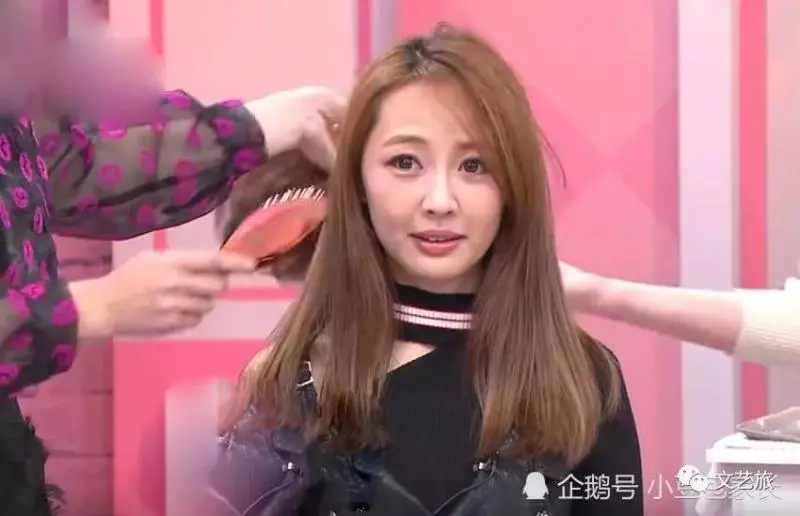 美髮師為28歲的女星賴薇如現場剪劉海,剪完劉海直接年輕10歲,太好看了!