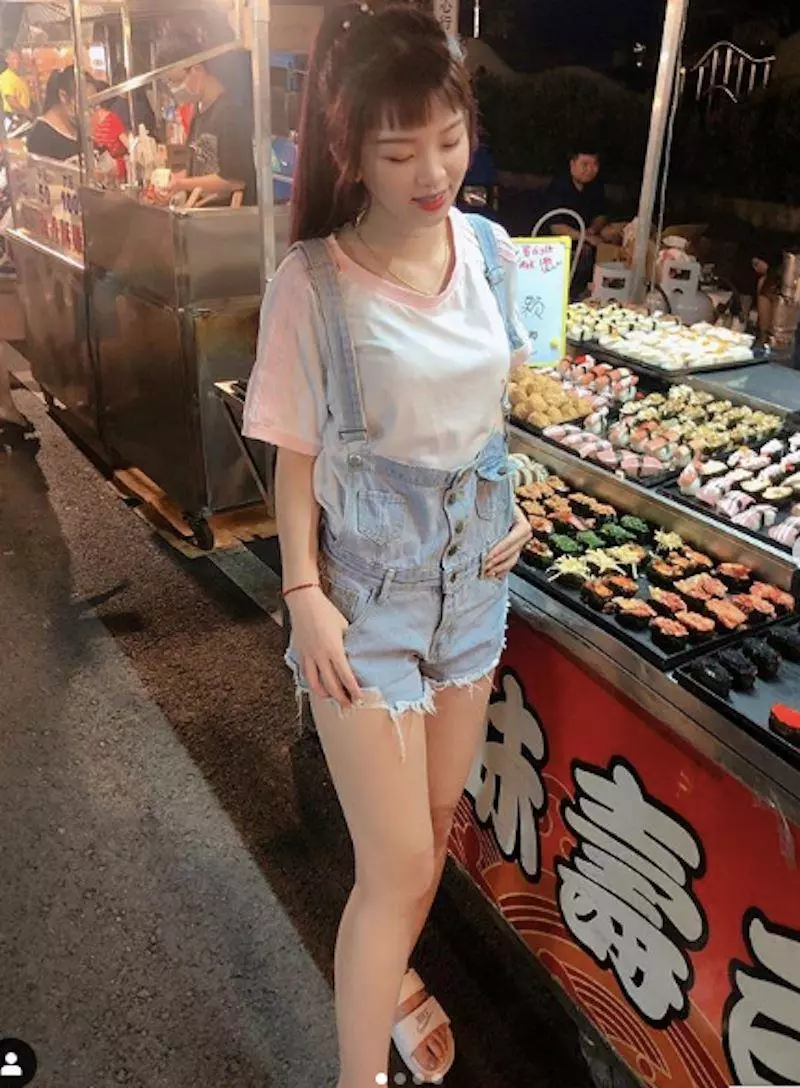 東港夜市壽司妹「彤仔」暗藏好身材,甜美可愛讓人想包下軍艦啦!