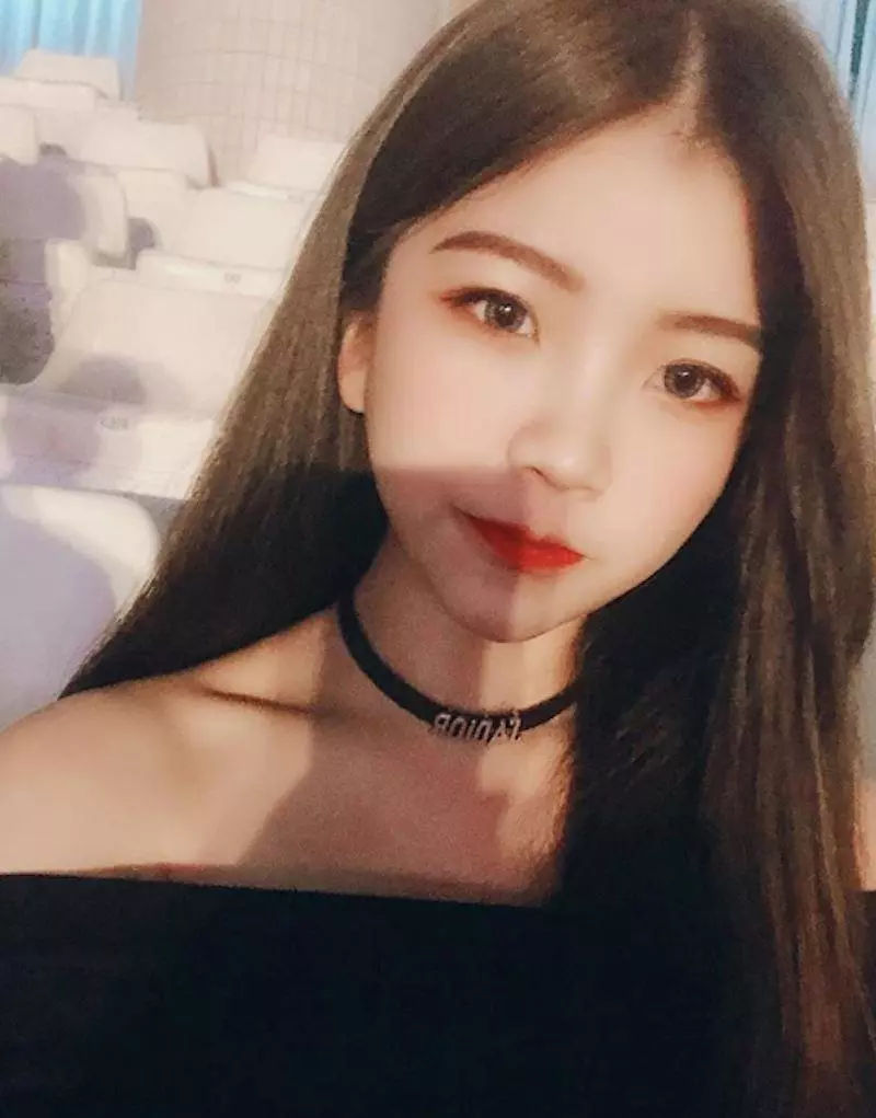 東港夜市壽司妹「彤仔」暗藏好身材,甜美可愛讓人想包下軍艦啦!