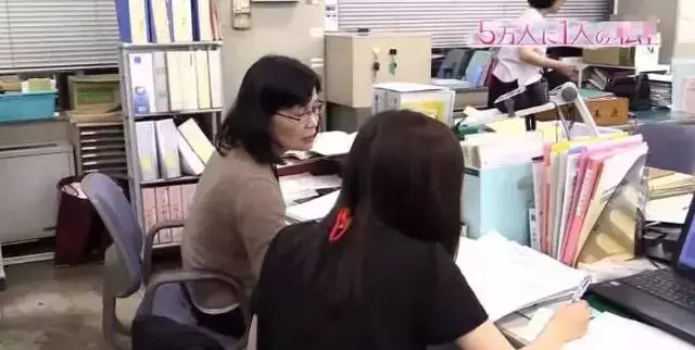 日本面部缺陷的無臉妹,被嘲笑為「怪物」,卻依然活得堅定溫柔