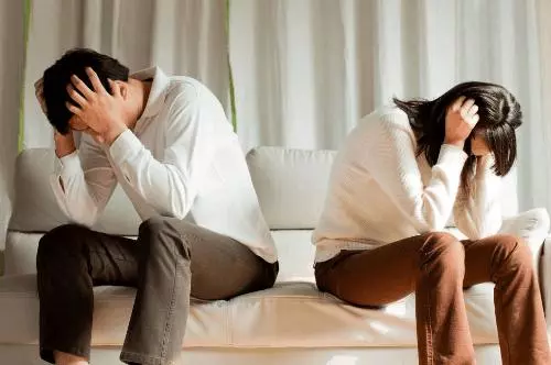 有你媽那種人,咱倆早晚都得離婚,趁現在還沒有孩子咱儘早離了吧