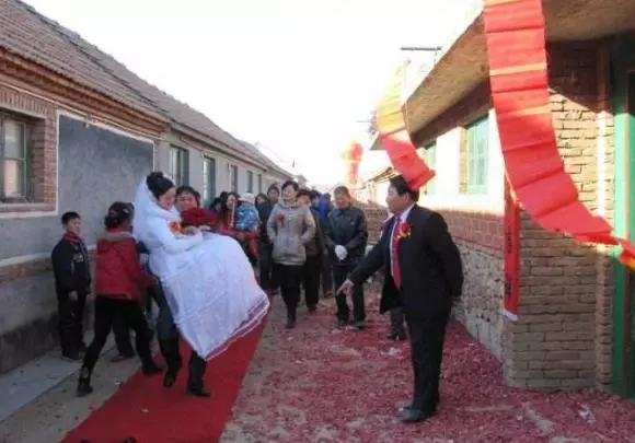 一口咬定兒子不是親生,男子鐵了心要離婚,10年後看到兒子蒙了