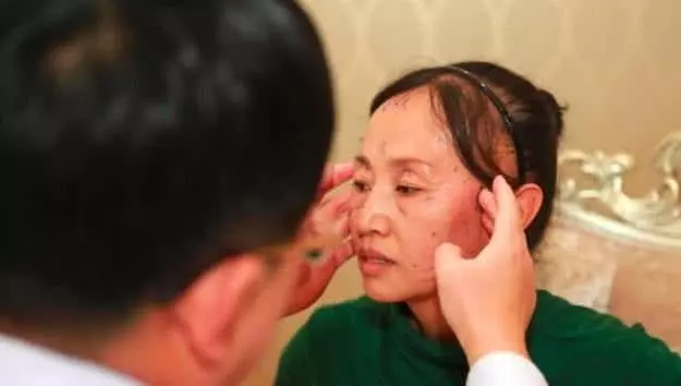 50歲保潔大媽,通過整容走上人生巔峰,收入翻倍前夫反過來倒追她