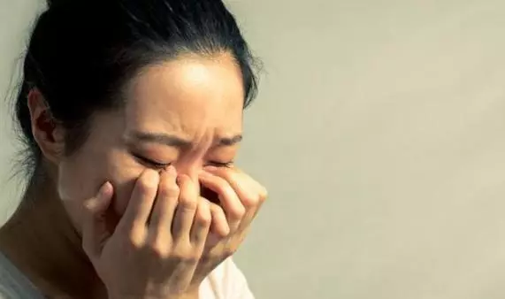 我主動凈身出戶,第2天丈夫求復婚,當他拿出簡訊,我感動流涕