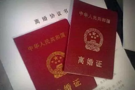 我主動凈身出戶,第2天丈夫求復婚,當他拿出簡訊,我感動流涕