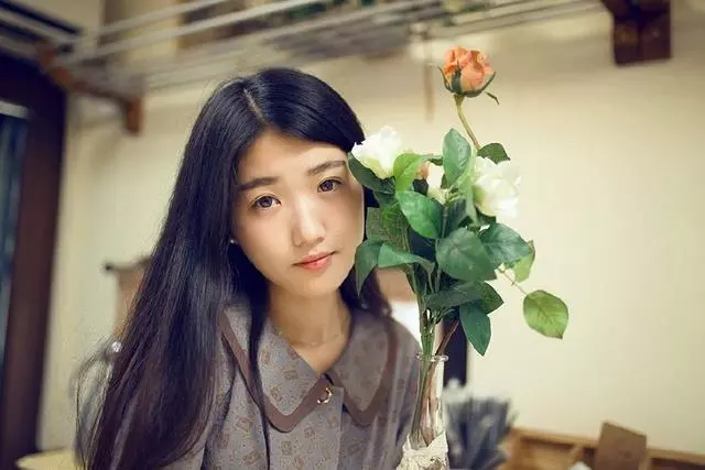 養父終身未娶把我養大,我結婚那天他陪嫁50萬,我卻恨他一輩子