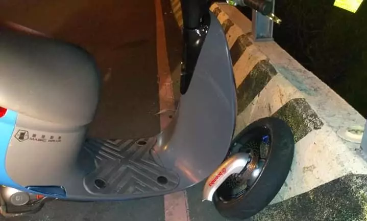 狗狗肉前搖臂無碰撞斷裂,原廠回應『車倒次數太多造成』! 車主無奈「你是認命了,還是想要訓練EQ」