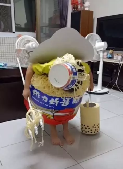 影/最猛變裝!神手媽自製「維力炸醬麵」 網跪了