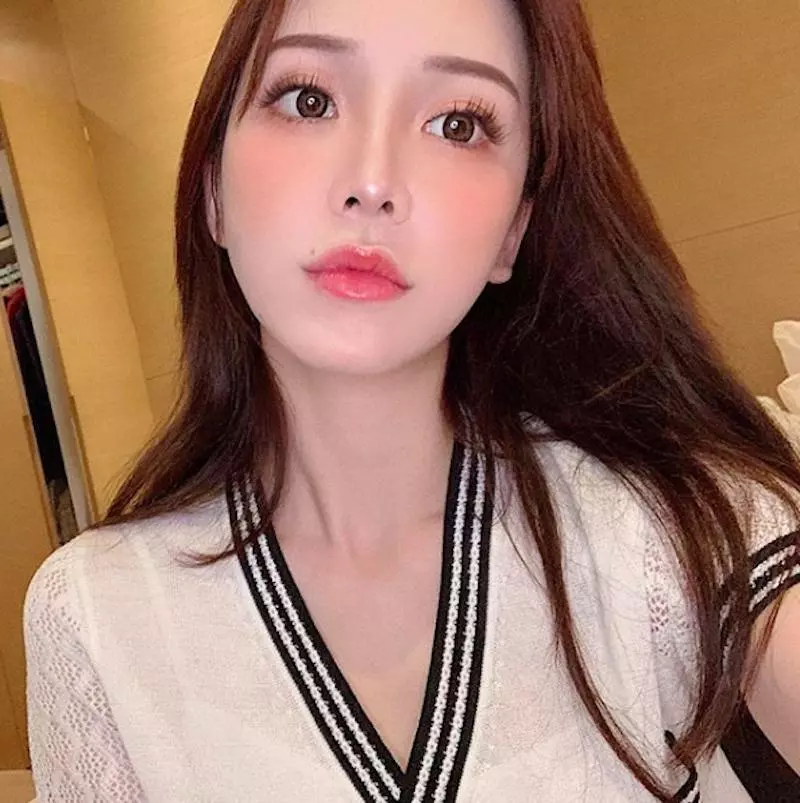 網拍界仙女老闆娘「喜哥」人小志氣高,「蜂腰翹臀」自己當麻豆穩賺不虧!