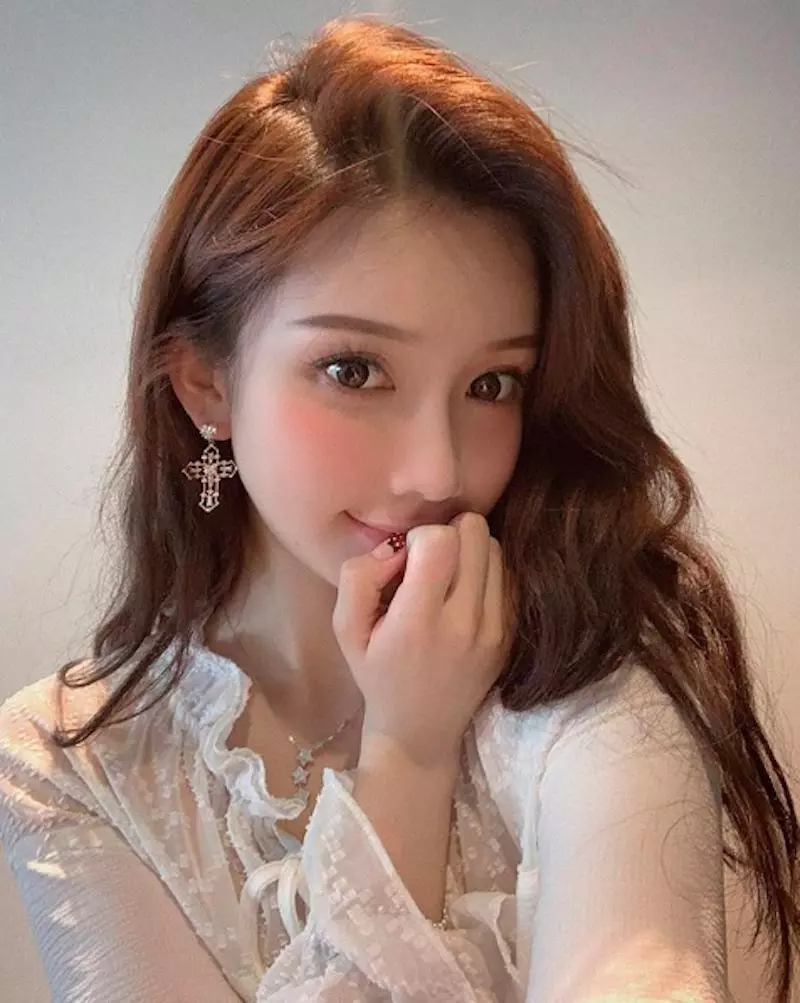 網拍界仙女老闆娘「喜哥」人小志氣高,「蜂腰翹臀」自己當麻豆穩賺不虧!