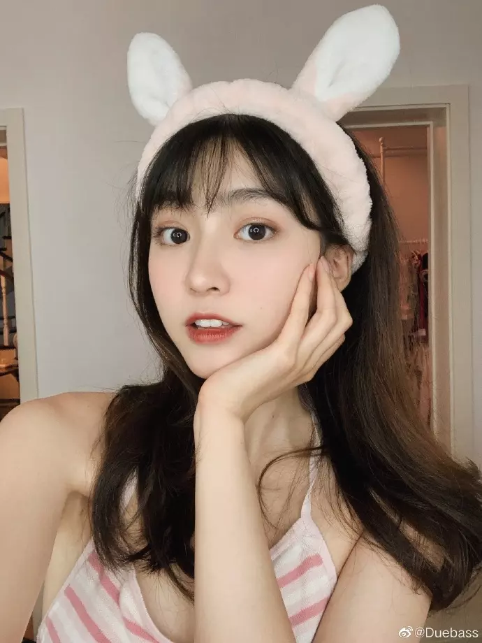 初戀系女神!22歲正妹「巴掌臉自帶仙氣」狂吸300萬粉 遭曝光「0濾鏡素顏照」網崩潰:認不出來
