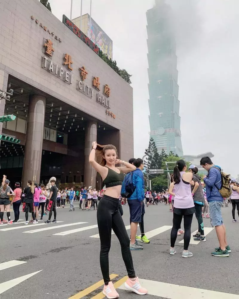 清新運動馬尾妹「Rebeca小花」路跑造型超性感,姣好身材好火辣!
