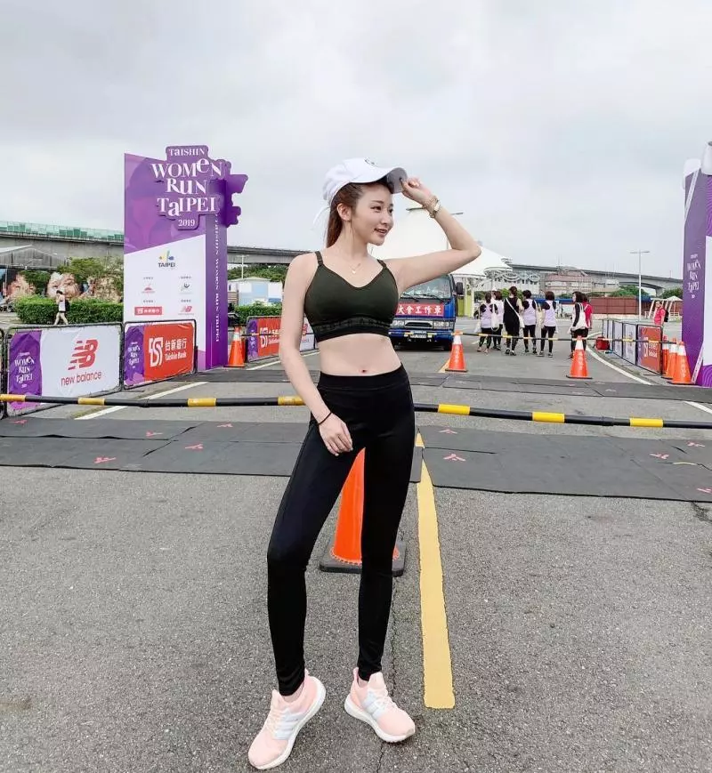 清新運動馬尾妹「Rebeca小花」路跑造型超性感,姣好身材好火辣!