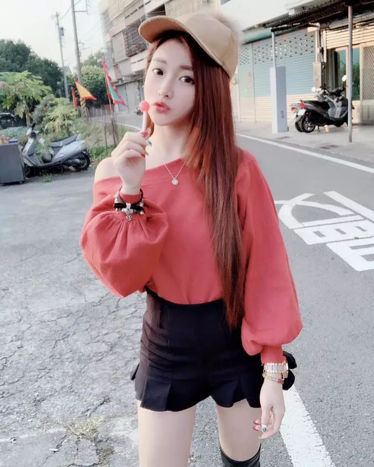 清新運動馬尾妹「Rebeca小花」路跑造型超性感,姣好身材好火辣!