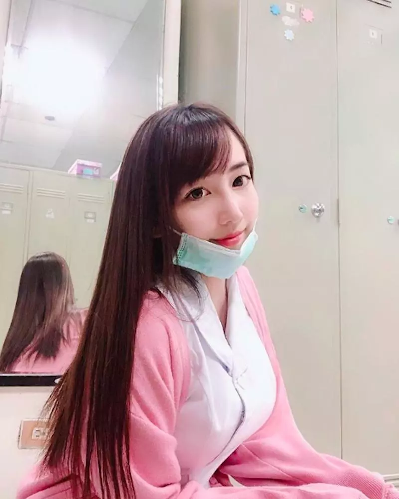 白衣制服繃到極限!美女護理師「Elle」超強性感外型,讓網友全都瘋狂報名掛門診!