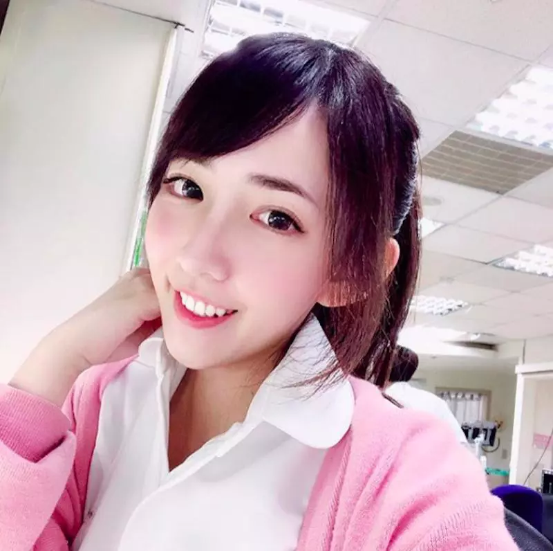 白衣制服繃到極限!美女護理師「Elle」超強性感外型,讓網友全都瘋狂報名掛門診!
