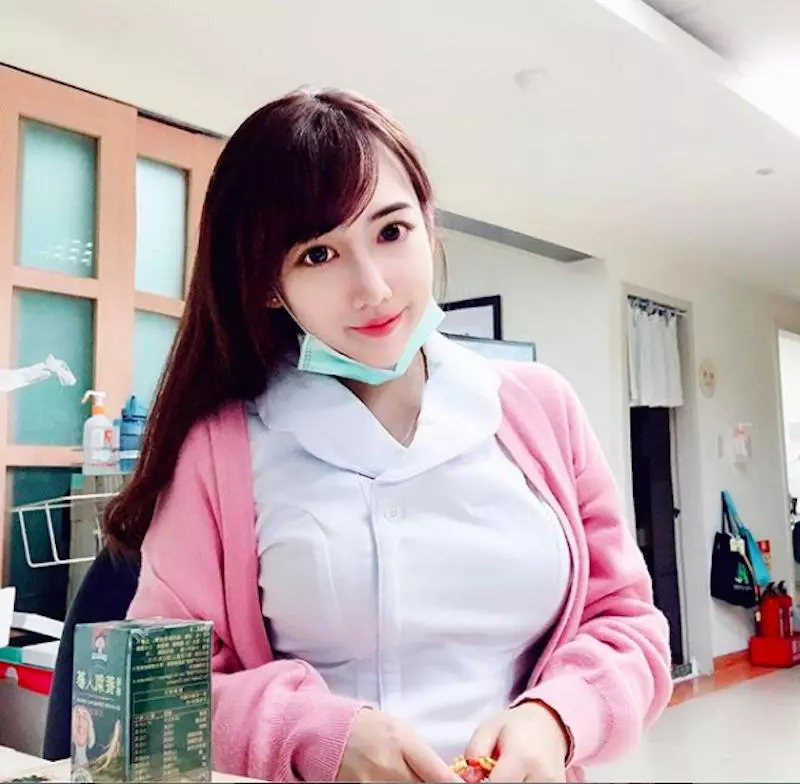 白衣制服繃到極限!美女護理師「Elle」超強性感外型,讓網友全都瘋狂報名掛門診!